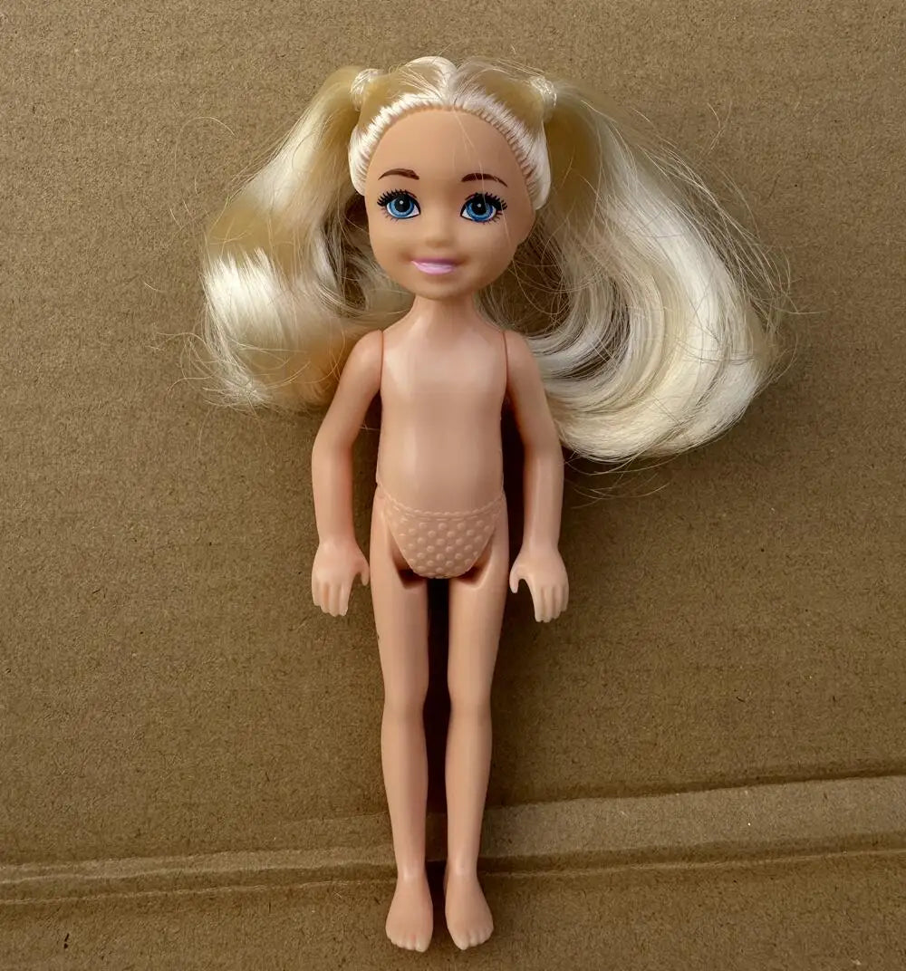 Mini Kelly Pop 13cm – Kleine Modepop met Grote Stijl