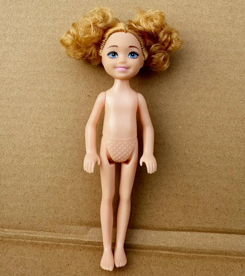 Mini Kelly Pop 13cm – Kleine Modepop met Grote Stijl